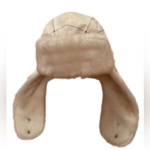 White Faux Fur Trapper Hat size M/L in new condition ❤️